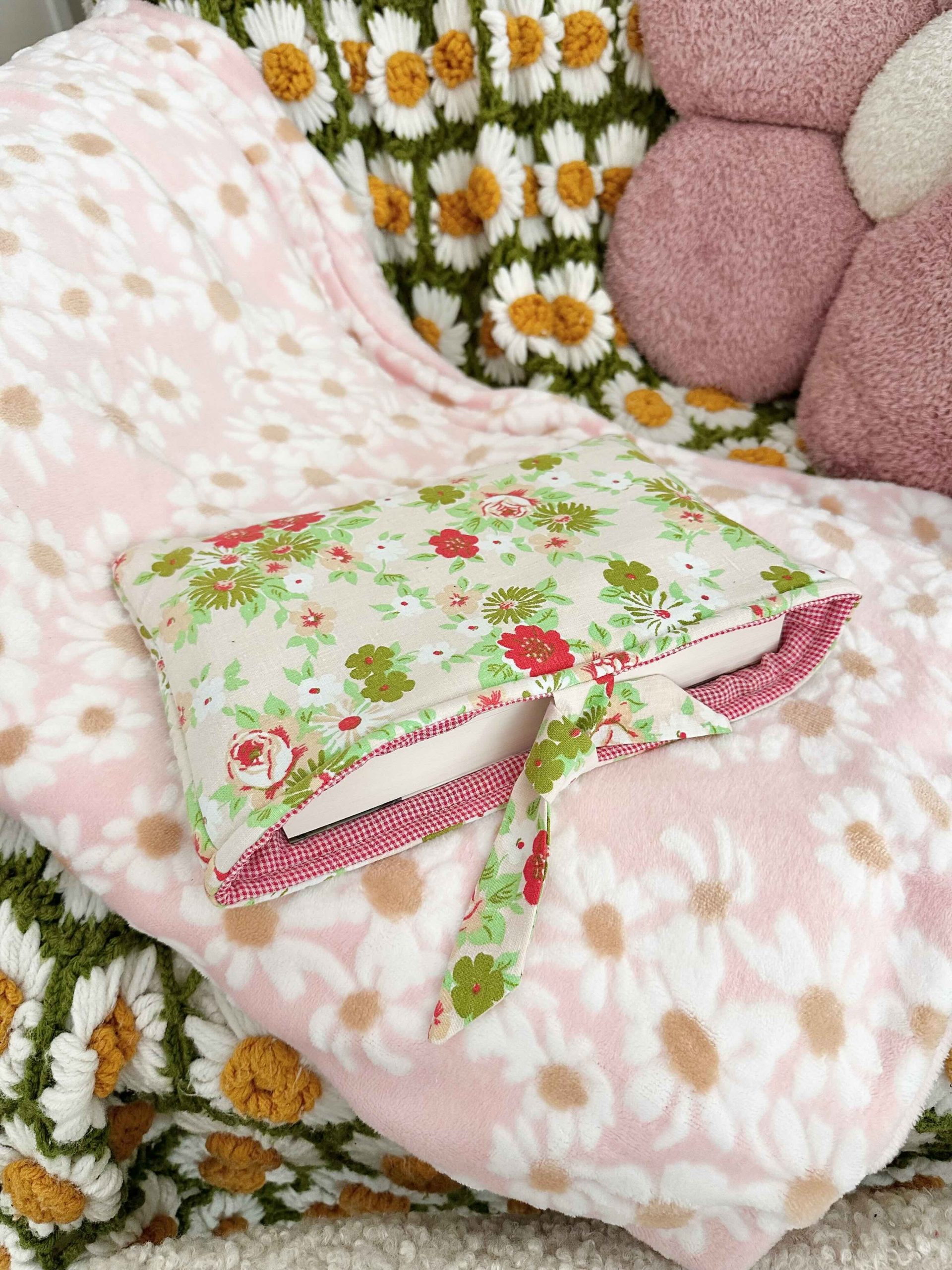 Book Sleeve VINTAGE Raspberry