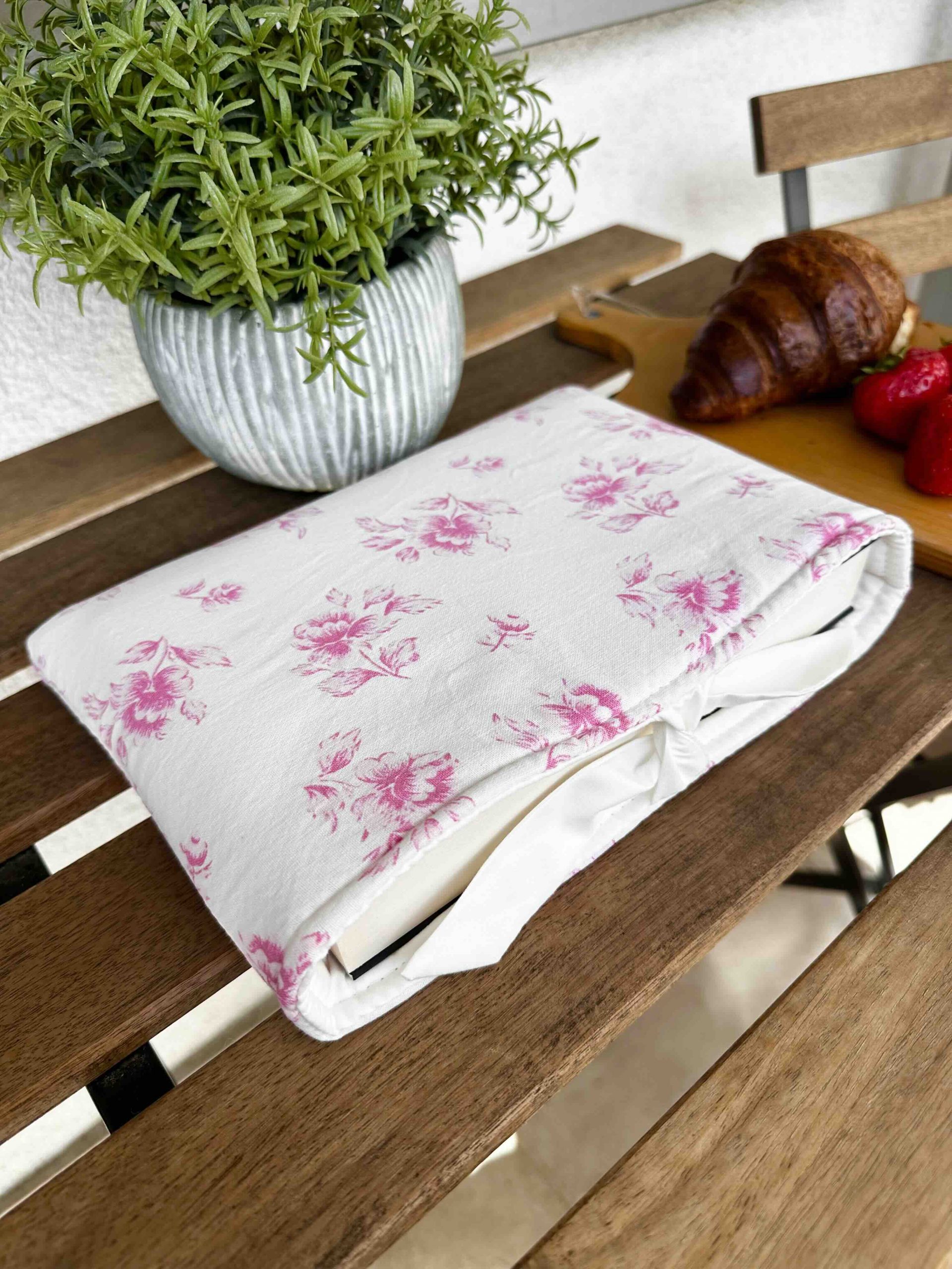 Book Sleeve VINTAGE Belle
