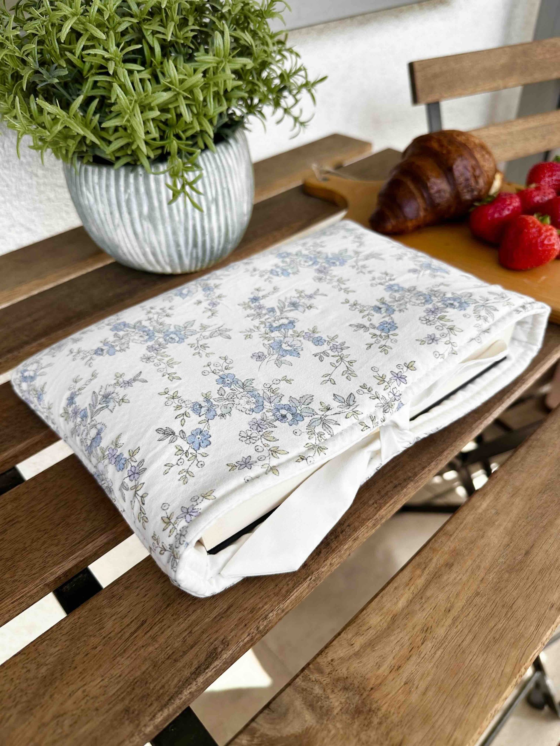 Book Sleeve VINTAGE Blue Blossom